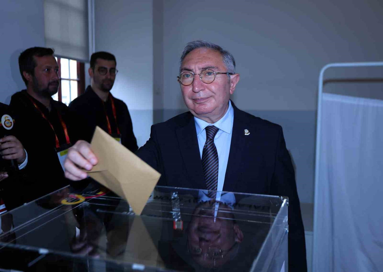 GALATASARAY SPOR KULÜBÜ OLAĞAN SEÇİM TOPLANTISI'NDA OY VERME İŞLEMİ BAŞLADI.