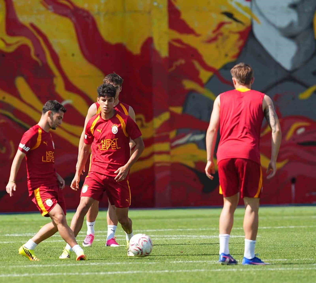 GALATASARAY YENİ SEZON HAZIRLIKLARINA DEVAM ETTİ