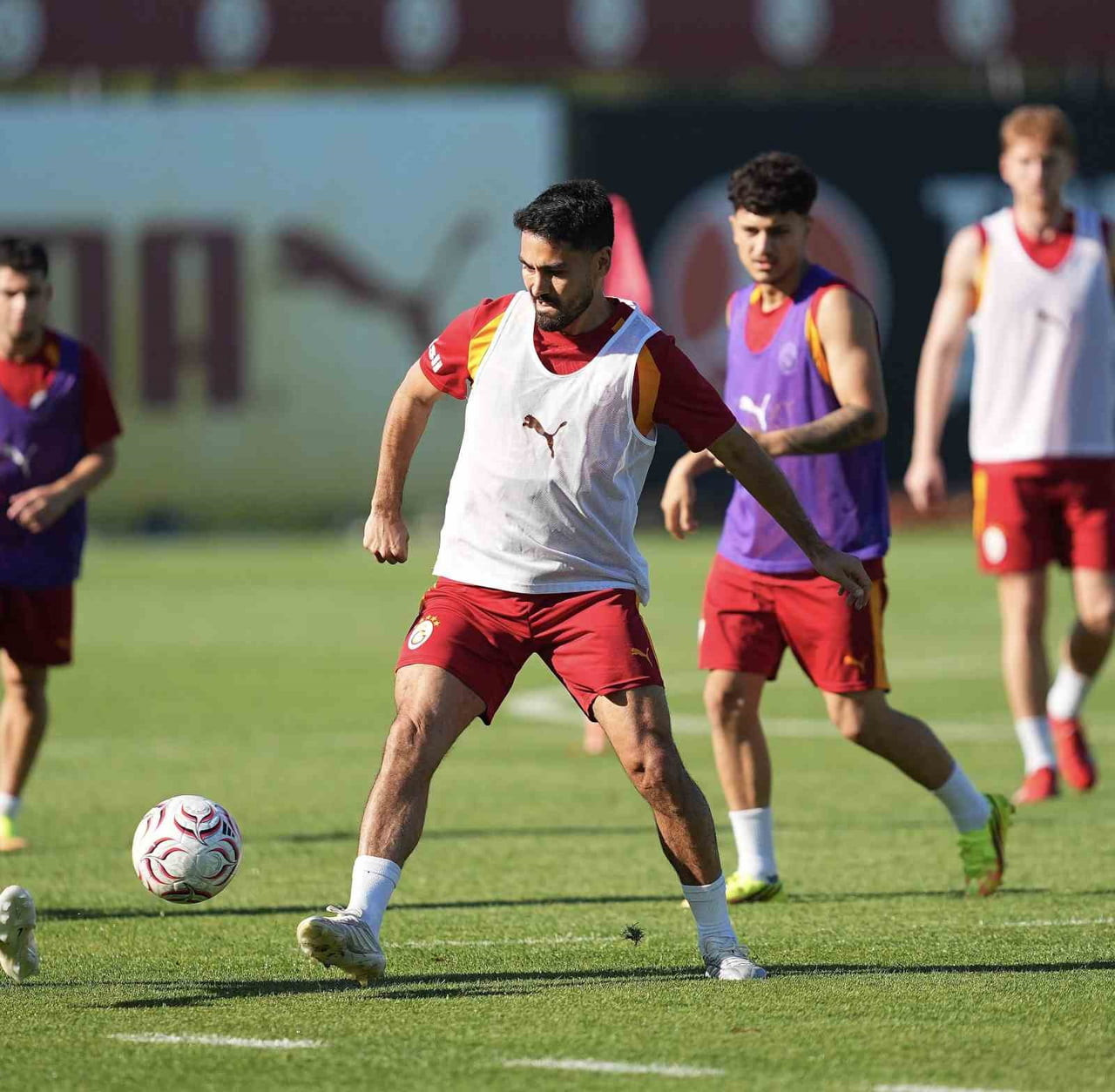 GALATASARAY, YENİ SEZON HAZIRLIKLARINI BUGÜN YAPTIĞI ANTRENMANLARLA SÜRDÜRDÜ.