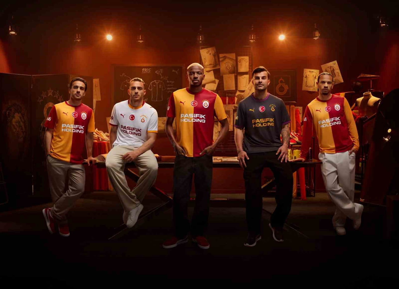 GALATASARAY'IN 2026-2027 SEZONUNDA GİYECEĞİ İÇ SAHA, DEPLASMAN VE ALTERNATİF FORMALARI...