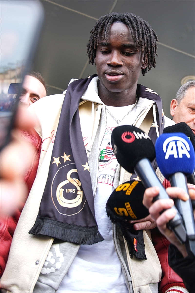 Galatasaray'ın transfer görüşmelerinde bulunduğu Gine-Bissaulu futbolcu Renato Nhaga, İstanbul'a...