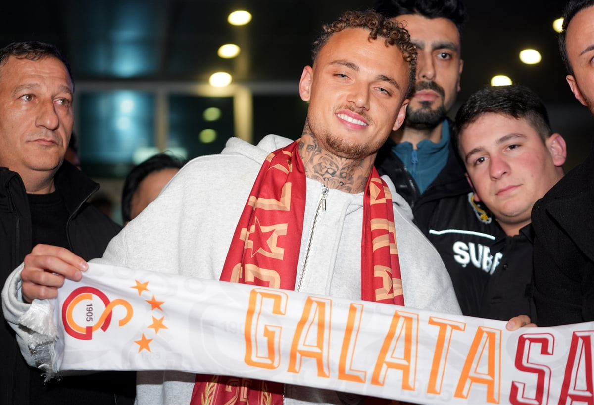 Galatasaray'ın transfer görüşmelerinde bulunduğu Hollandalı futbolcu Noa Lang, İstanbul'a...