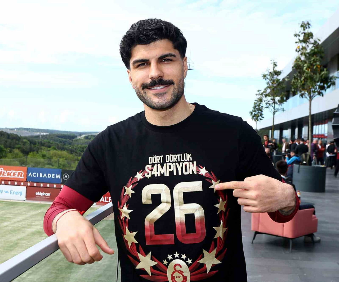 GALATASARAYLI FUTBOLCU EREN ELMALI, KULÜBÜN BAŞARIYA AÇ OLDUĞUNU BELİRTEREK, "YETİNMİYORUZ, 27....