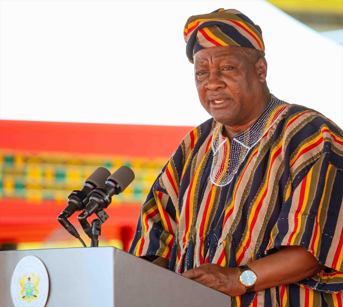 Gana Cumhurbaşkanı John Dramani Mahama, ülkesinin kölelik ve transatlantik köle ticaretinin...