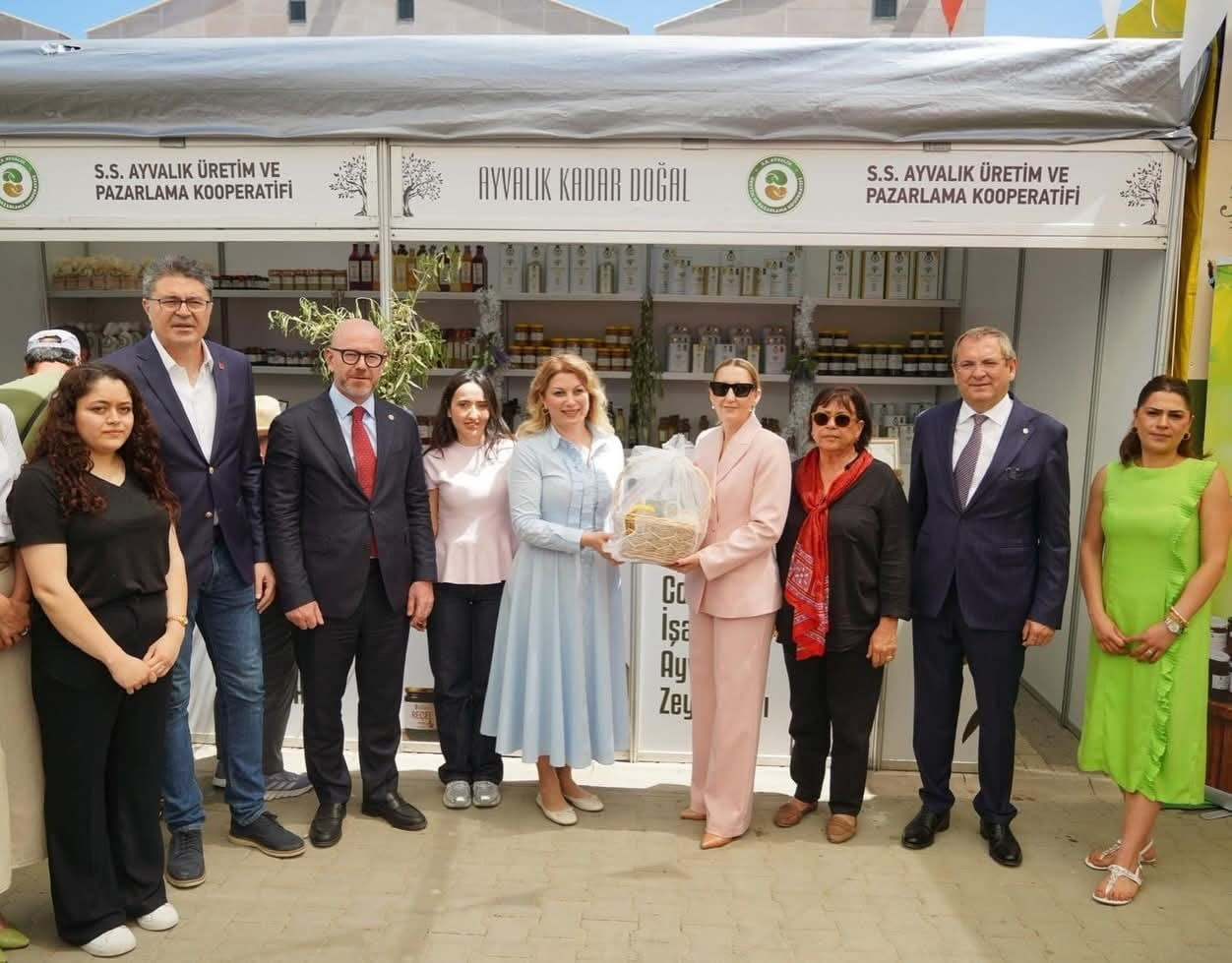 GASTROFEST’E DAMGASINI VURAN AYVALIK KOOPERATİFİ’NE İLGİ SÜRÜYOR