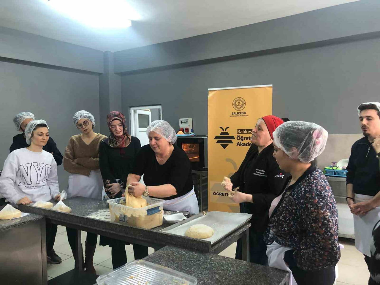 GASTRONOMİ AKADEMİSİNDE DURSUNBEY KABAKLI EKMEĞİ TANITILDI