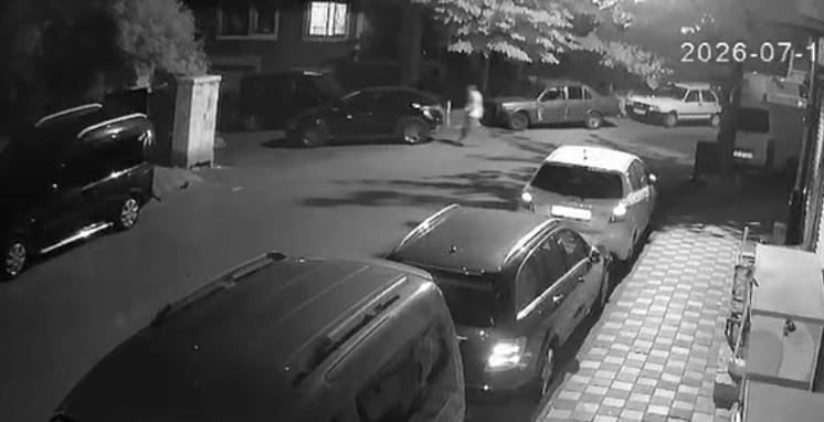 GAZ SIZINTISI NEDENİYLE 3 KATLI BİNADA YAŞAYANLAR TAHLİYE EDİLİRKEN, İÇİNDE KİMSENİN OLMADIĞI...