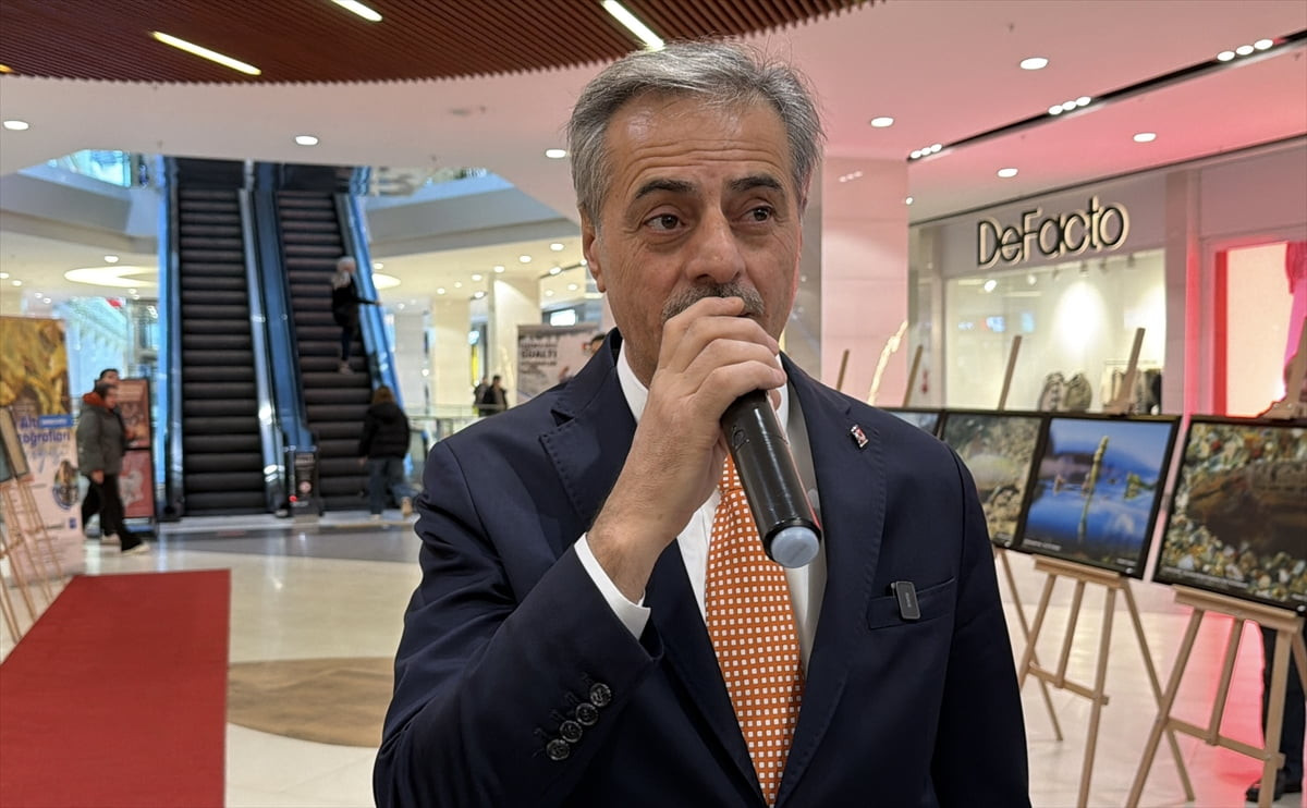 Gazeteci Hasan Coşkun'un objektifinden çıkan fotoğraflardan oluşan "Sapanca Gölü Su Altı...