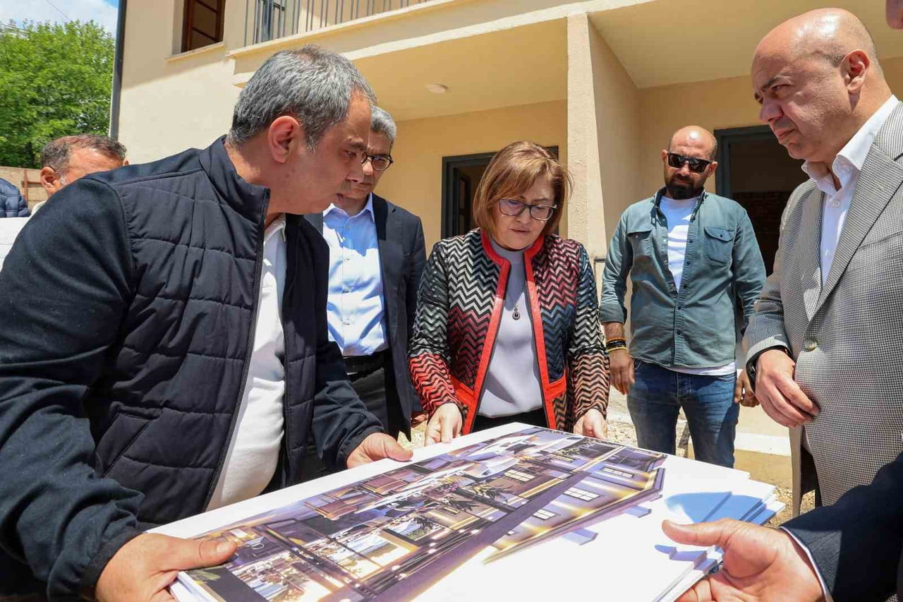 GAZİANTEP BÜYÜKŞEHİR BELEDİYE BAŞKANI FATMA ŞAHİN, ŞEHİR MERKEZİNDE UZUN YILLARDIR ATIL DURUMDA...
