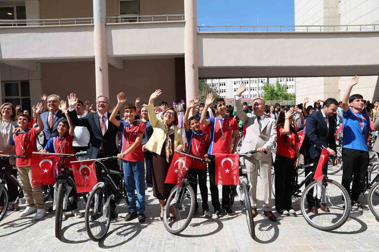 GAZİANTEP BÜYÜKŞEHİR BELEDİYESİ, GAZİANTEP VALİLİĞİ KOORDİNASYONUNDA GAZİANTEP İL MİLLÎ EĞİTİM...