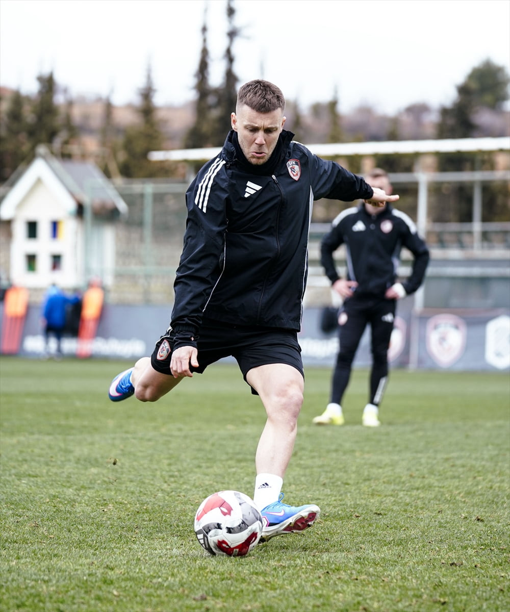 Gaziantep FK, Trendyol Süper Lig'in 27.haftasında konuk olacağı Fenerbahçe maçı hazırlıklarını...