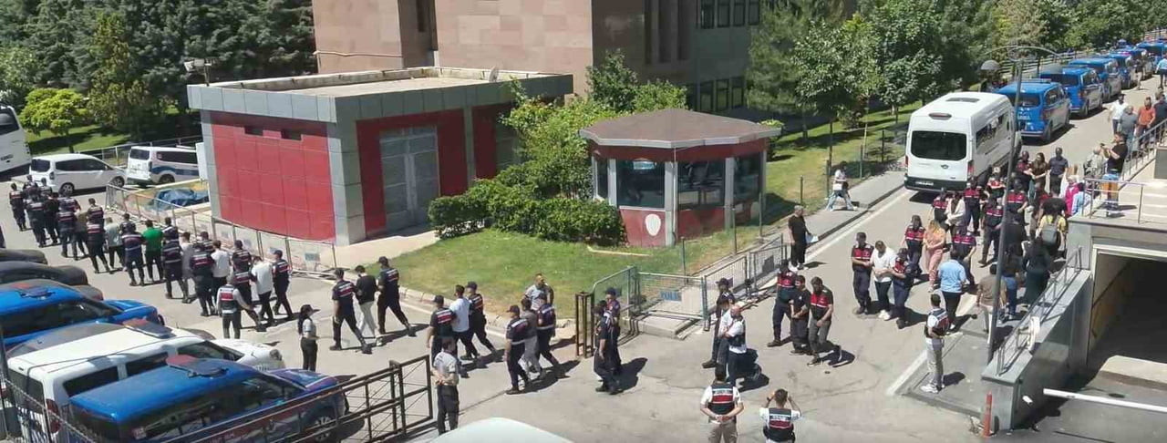GAZİANTEP İL JANDARMA KOMUTANLIĞI EKİPLERİNCE, YÜKSEK KAZANÇ VAADİYLE VATANDAŞLARI DOLANDIRDIĞI...