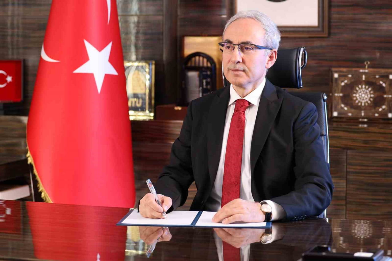 GAZİANTEP İSLAM BİLİM VE TEKNOLOJİ ÜNİVERSİTESİ (GİBTÜ), DİJİTAL DÖNÜŞÜM SÜRECİNDE ARTAN TEKNOLOJİ...