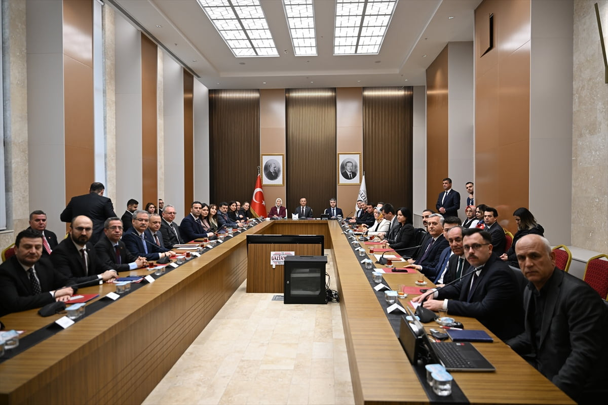 Gaziantep Valiliği ev sahipliğinde, kamu kurum ve kuruluşlarının temsilcilerinin katılımıyla "Suça...
