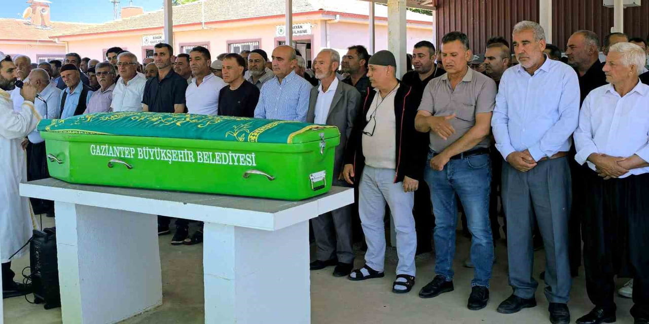 GAZİANTEP'İN ARABAN İLÇESİ ZİRAAT ODASI VE SARIMSAK ÜRETİCİ BİRLİĞİ BAŞKANI HASAN ALTUN'UN YEĞENİ...