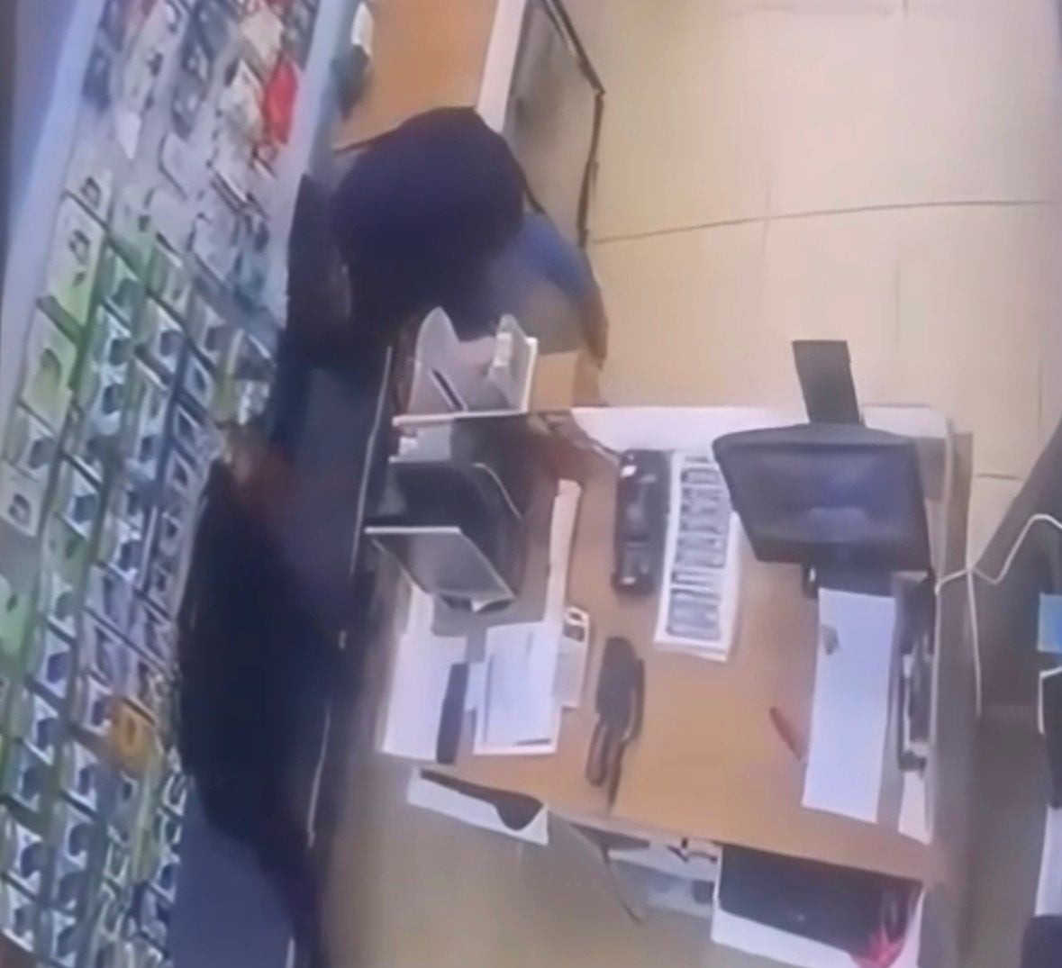 GAZİANTEP'İN NİZİP İLÇESİNDE ALACAK VERECEK MESELESİ NEDENİYLE 1 KİŞİNİN İŞ YERİNDE SİLAHLI...