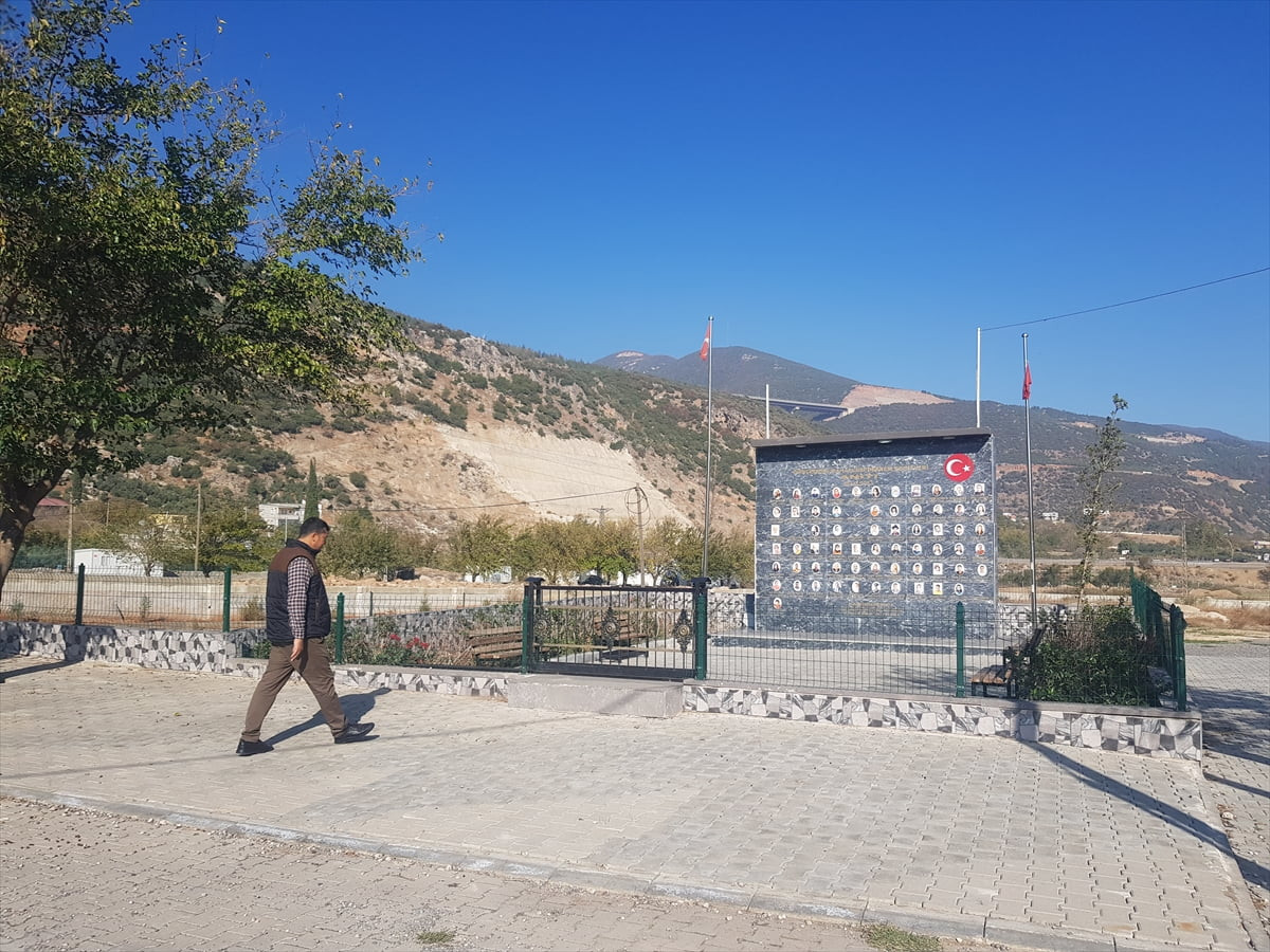 Gaziantep'in Nurdağı ilçesinde, 6 Şubat 2023’te meydana gelen depremlerde iki çocuğunu kaybeden...