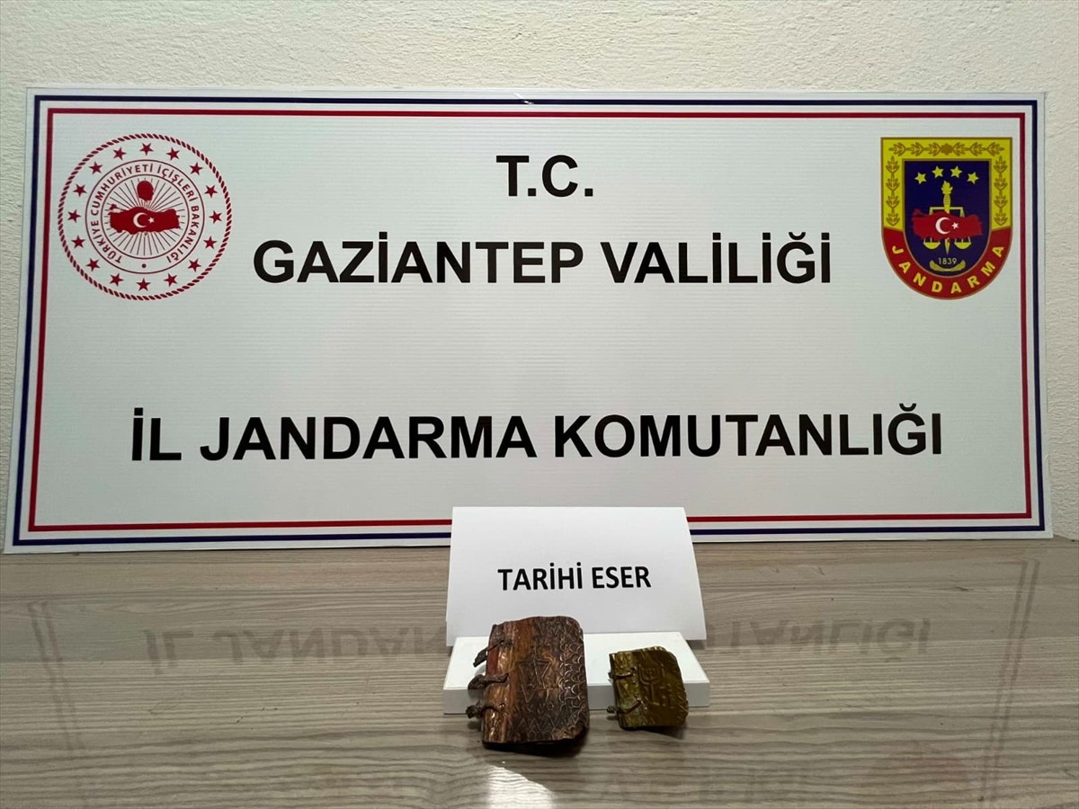 Gaziantep'in Nurdağı ilçesinde, tarihi eser dolandırıcılığı yaptıkları iddiasıyla 2 şüpheli...