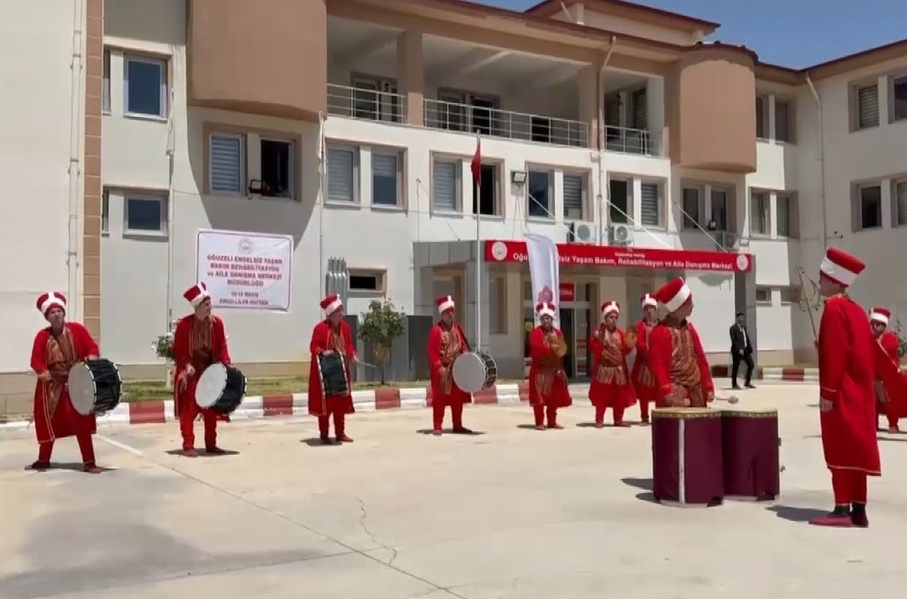 GAZİANTEP'İN OĞUZELİ İLÇESİNDE 'ENGELLİLER HAFTASI' ÇERÇEVESİNDE ÖZEL BİREYLER VE ÇOCUKLAR RENKLİ...