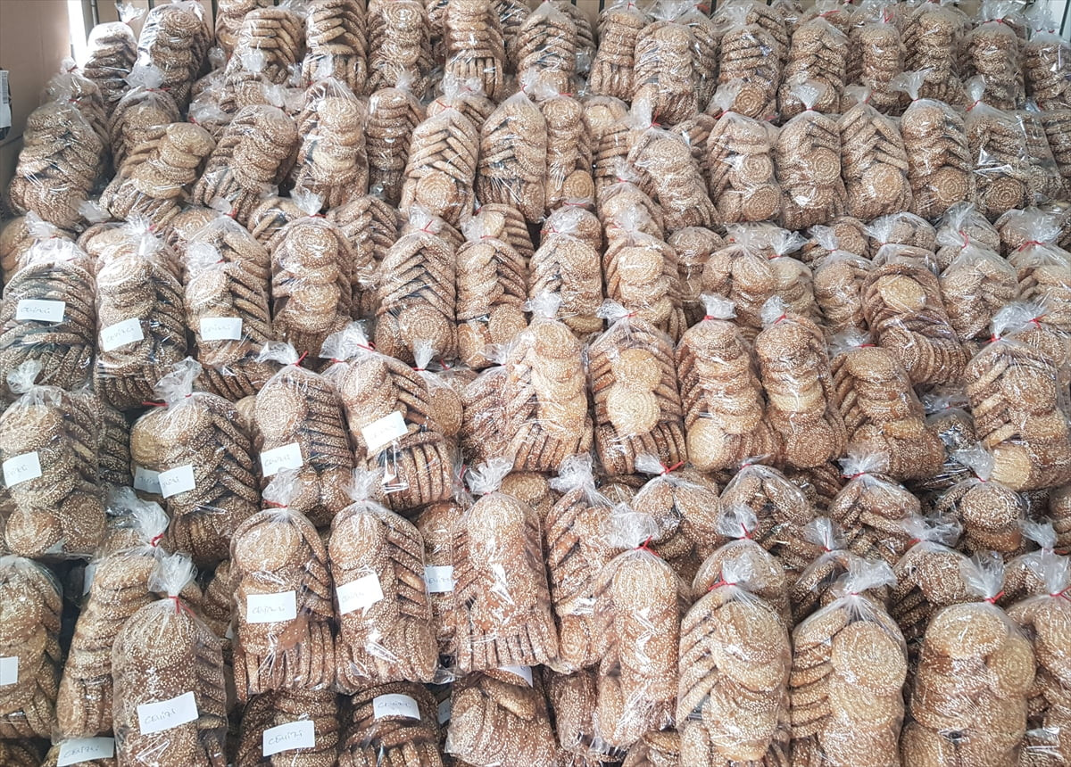 Gaziantep'in özellikle İslahiye ilçesinde bayramların vazgeçilmezi kömbe için hazırlıklar...