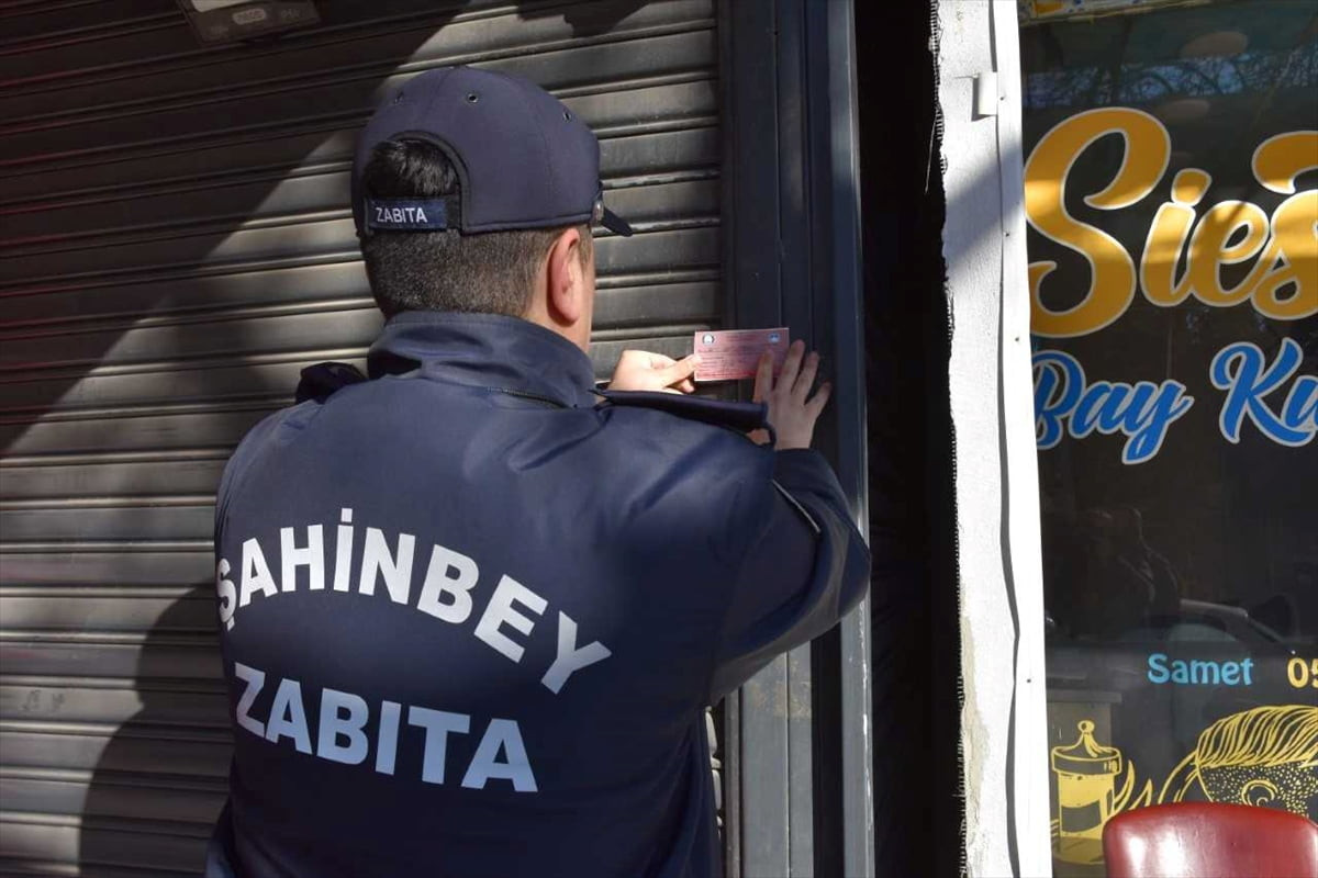 Gaziantep'in Şahinbey ilçesinde, son kullanma tarihi geçmiş ürün sattığı Zabıta Müdürlüğü...