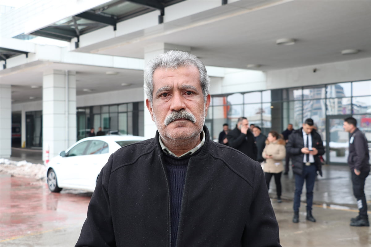 Gaziantep'in Şehitkamil ilçesinde, eski eşinin yüzüne kimyasal madde dökerek yaralayan kişi...