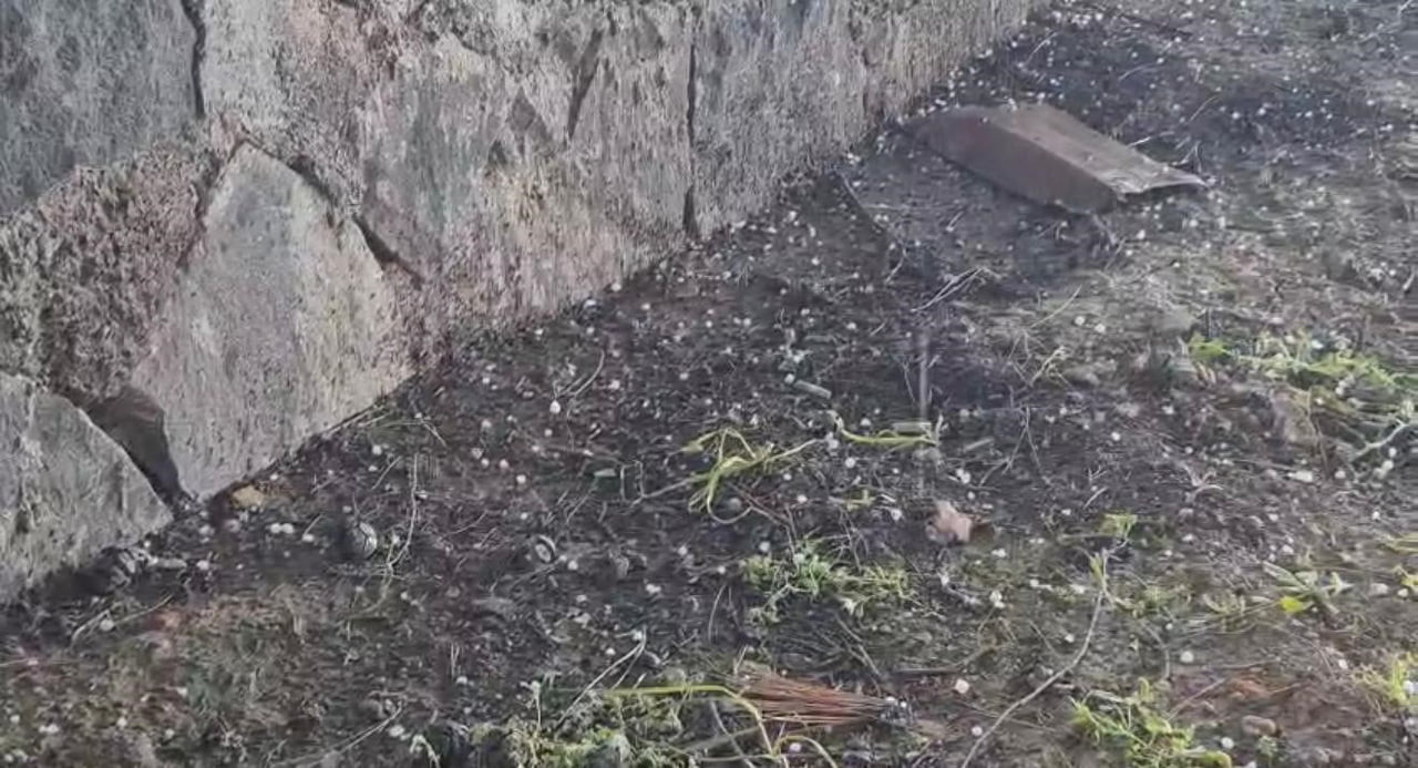 GAZİANTEP'İN YAVUZELİ İLÇESİNDE SAĞANAK YAĞIŞLA BİRLİKTE NOHUT BÜYÜKLÜĞÜNDE DOLU...