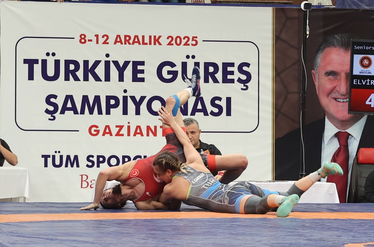 Gaziantep'te 907 sporcunun katılımıyla düzenlenen Türkiye Güreş Şampiyonası, sona erdi. Sporcular...