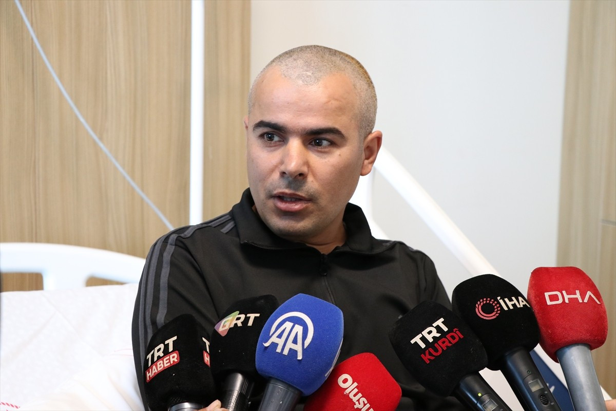 Gaziantep'te beynindeki tümör nedeniyle sağ eli ve ayağında uyuşma bulunan 36 yaşındaki Seyit...