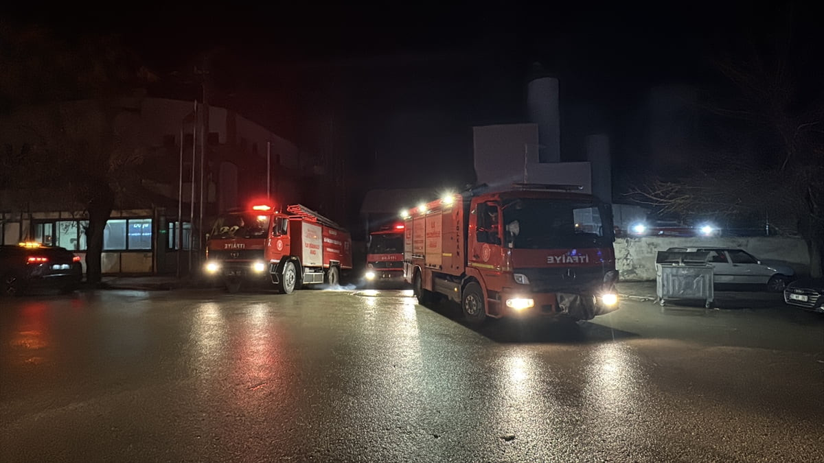 Gaziantep'te bir fabrikada çıkan yangın, itfaiye ekiplerinin müdahalesiyle söndürüldü. 