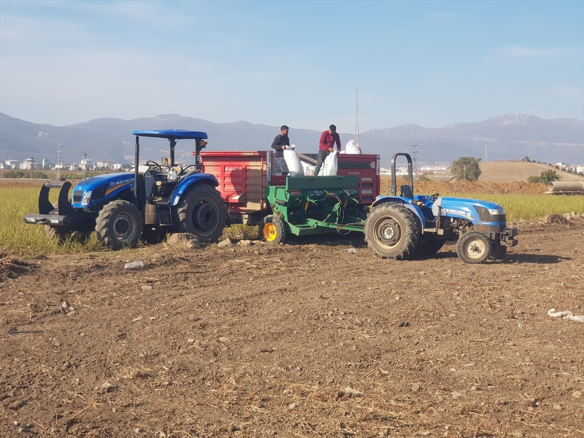 Gaziantep'te bulunan İslahiye Ovası'nda buğday ekimine başlandı.