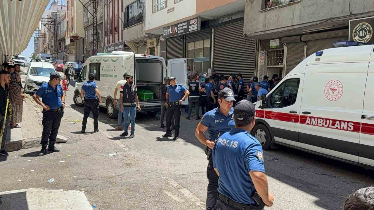 GAZİANTEP'TE CEZAEVİNDEN İZİNLİ ÇIKAN ŞAHIS TARTIŞTIĞI EŞİNİ BIÇAKLAYARAK ÖLDÜRDÜKTEN SONRA...