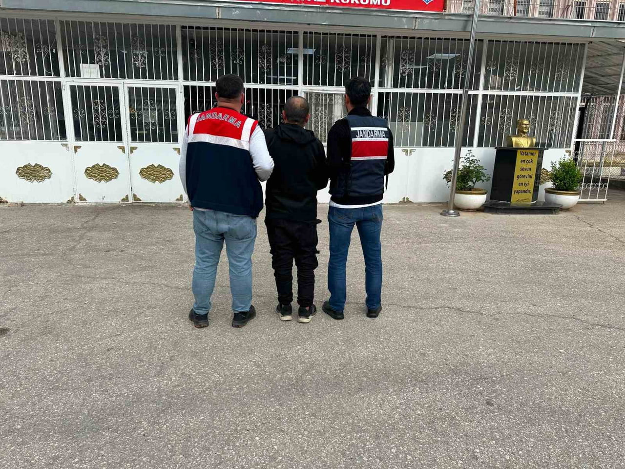 GAZİANTEP'TE DEAŞ TERÖR ÖRGÜTÜ ADINA YARDIM VE BAĞIŞ TOPLAYARAK FİNANSMAN SAĞLADIĞI TESPİT EDİLEN...