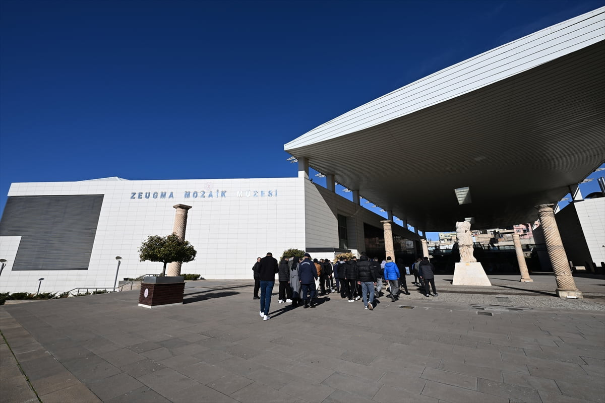 Gaziantep'te dünyaca ünlü "Çingene Kızı" mozaiği başta olmak üzere birçok önemli esere ev...