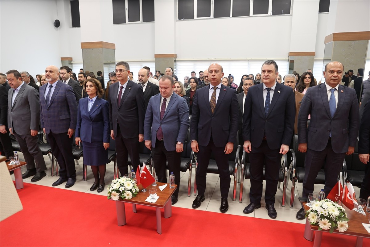 Gaziantep'te düzenlenen 12. PENTEX Penye, Tekstil ve Teknolojileri Fuarı, ziyaretçilerine...