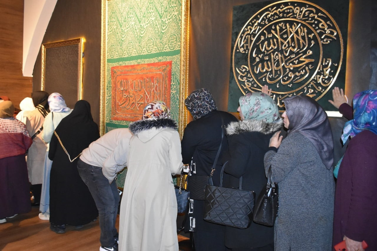 GAZİANTEP'TE DÜZENLENEN "MUKADDES EMANETLER SERGİSİ" SAKAL-I ŞERİF, KABE ÖRTÜLERİ VE KADEM-İ ŞERİF...