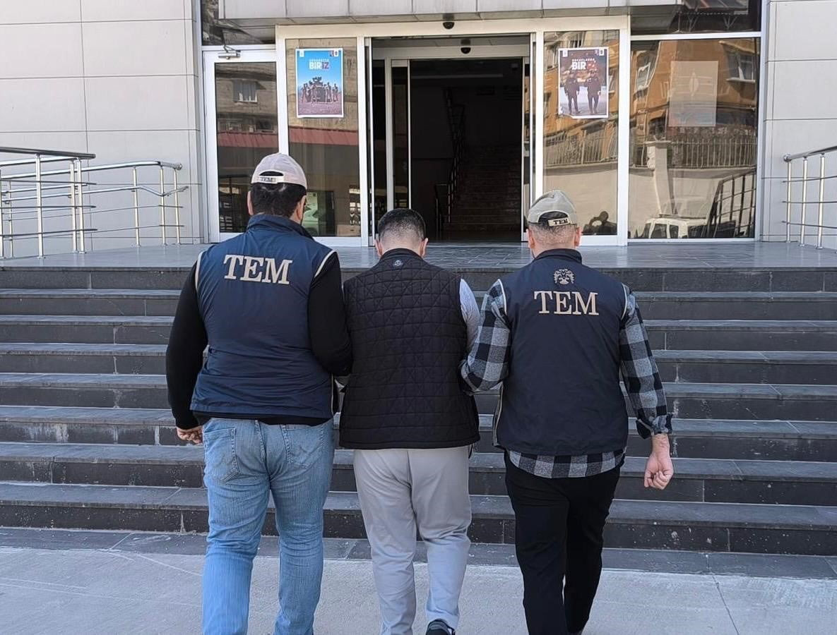 GAZİANTEP'TE EMNİYET GÜÇLERİNİN YAPTIĞI OPERASYONDA ULUSLARARASI SEVİYEDE KIRMIZI BÜLTENLE ARANAN...