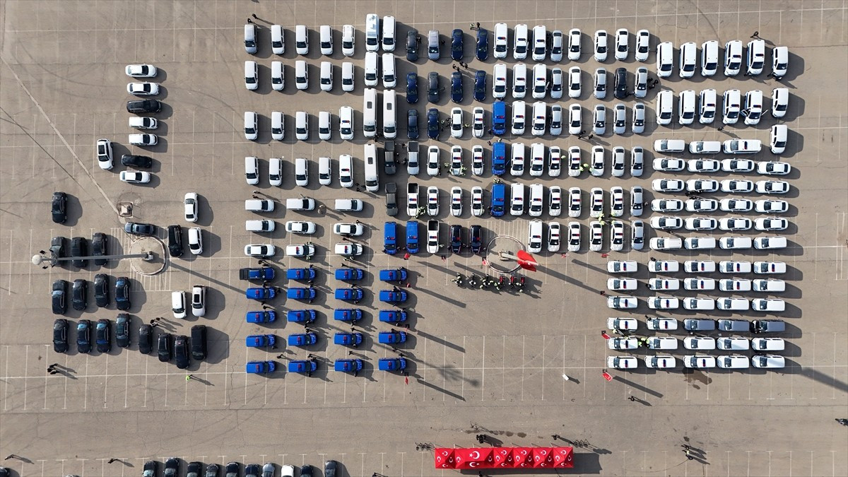 Gaziantep'te emniyet ve jandarma teşkilatının araç filosuna bir kısmının hayırseverlerin...