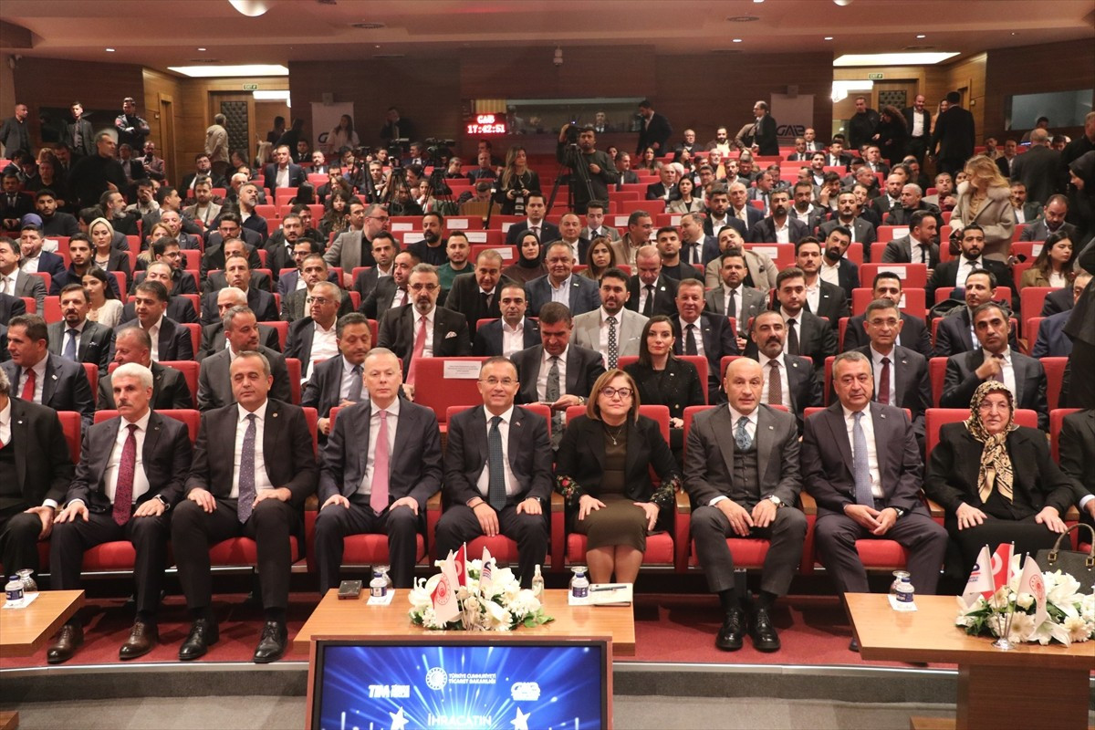Gaziantep'te, Güneydoğu Anadolu İhracatçı Birlikleri (GAİB) tarafından "İhracatın Yıldızları" ödül...