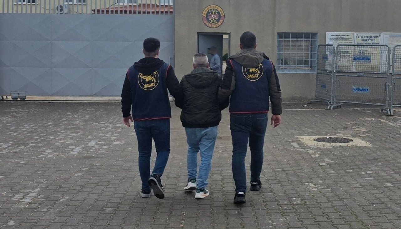 GAZİANTEP'TE HIRSIZLIK SUÇUNDAN 20 YIL KESİNLEŞMİŞ HAPİS CEZASIYLA ARANAN ŞAHIS, JANDARMA...