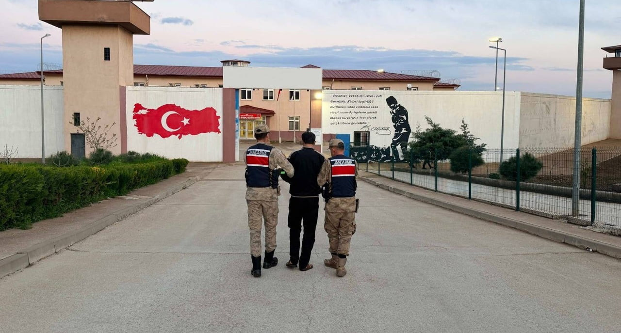 GAZİANTEP'TE HIRSIZLIK SUÇUNDAN 26 YIL KESİNLEŞMİŞ HAPİS CEZASI BULUNAN ŞAHIS, JANDARMA...