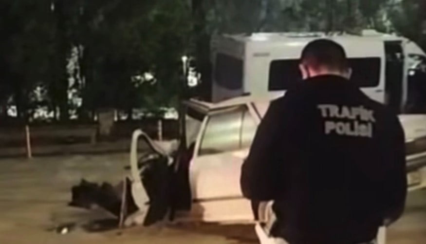 GAZİANTEP'TE İŞÇİ SERVİSİ İLE OTOMOBİLİN ÇARPIŞMASI SONUCU 1'İ AĞIR 7 KİŞİ...