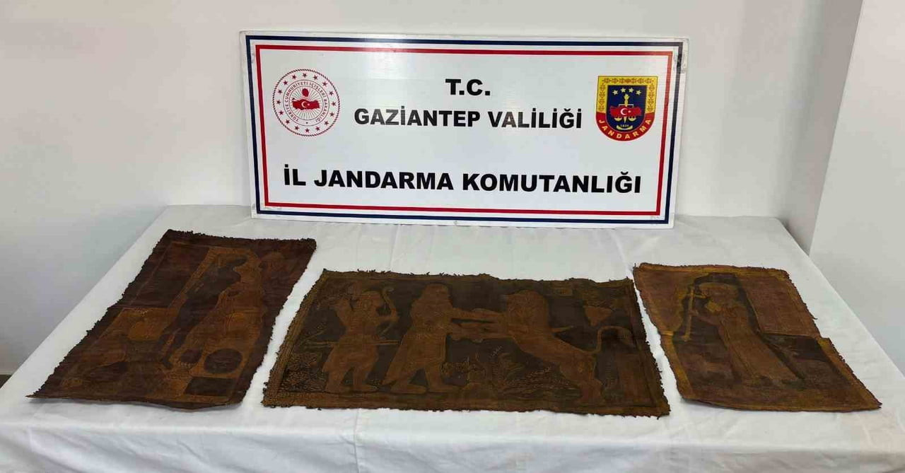 GAZİANTEP'TE JANDARMA EKİPLERİNCE YAPILAN OPERASYONDA İBRANİCE ALTIN YAZMALI 3 ADET TARİHİ ESER...