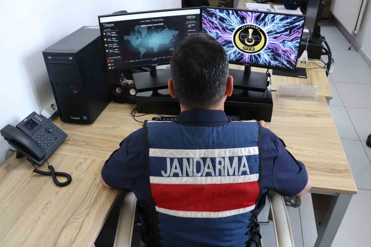 GAZİANTEP'TE JANDARMA EKİPLERİNİN SİBER DOLANDIRICILIK OLAYLARININ ÖNLENMESİNE YÖNELİK...