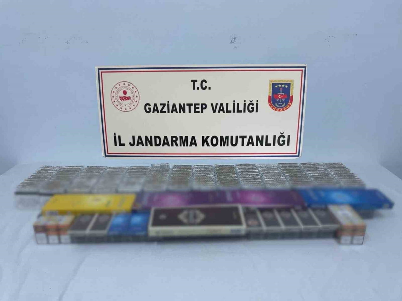GAZİANTEP'TE JANDARMANIN SON BİR AYDA YAPTIĞI UYUŞTURUCU VE KAÇAKÇILIK OPERASYONLARINDAN YAKALANAN...