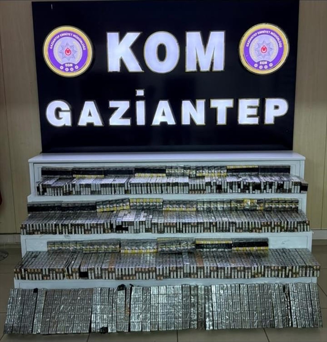 Gaziantep'te kaçakçılık operasyonunda 8 şüpheli gözaltına alındı. Ekipler belirlenen adreslere...