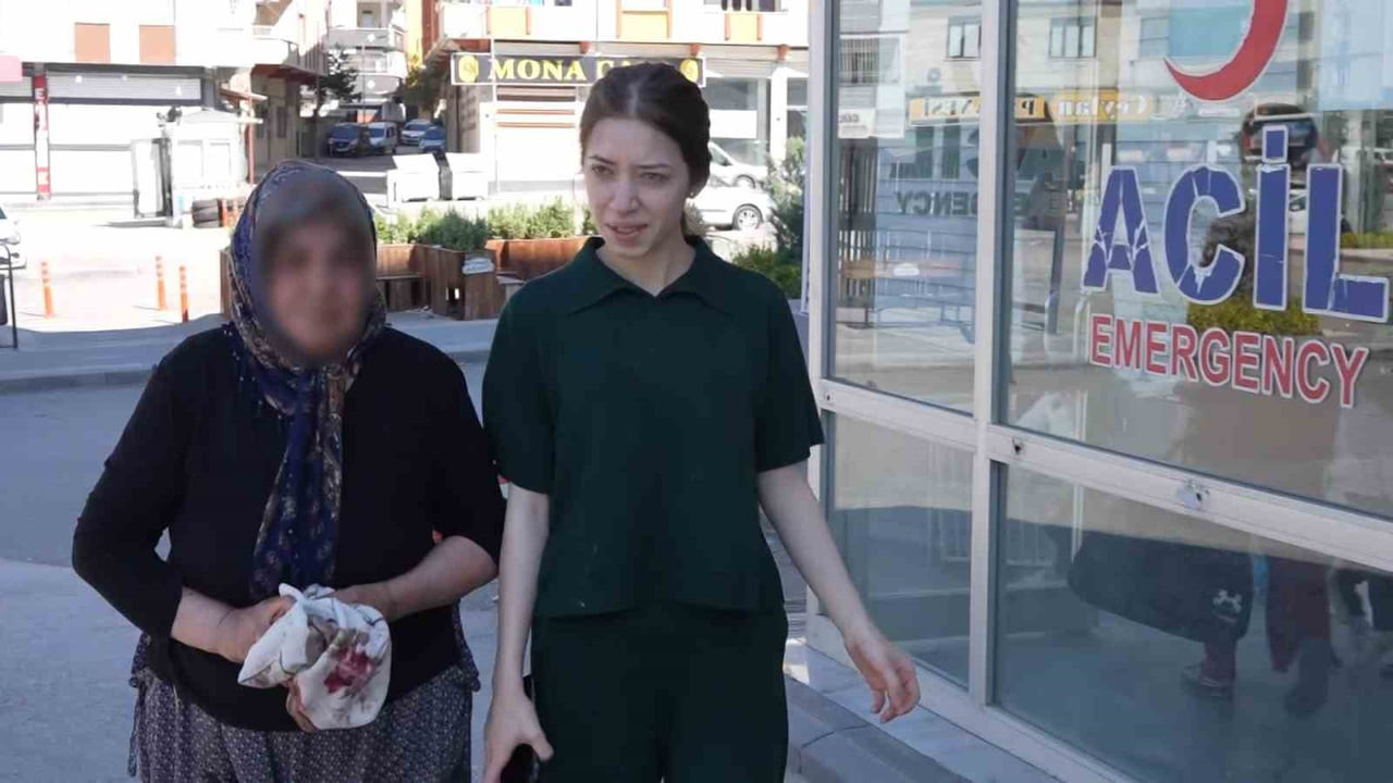 GAZİANTEP'TE KURBAN KESİMİ SIRASINDA KENDİLERİNİ YARALAYAN VATANDAŞLAR, ACİL SERVİSLERDE YOĞUNLUĞA...