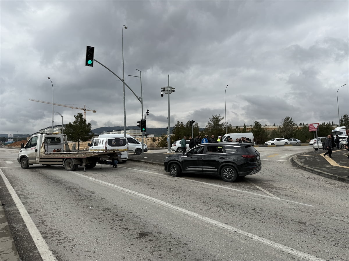 Gaziantep'te polisin "dur" ihtarına uymayan şüpheli, kovalamaca sonucu yakalandı.