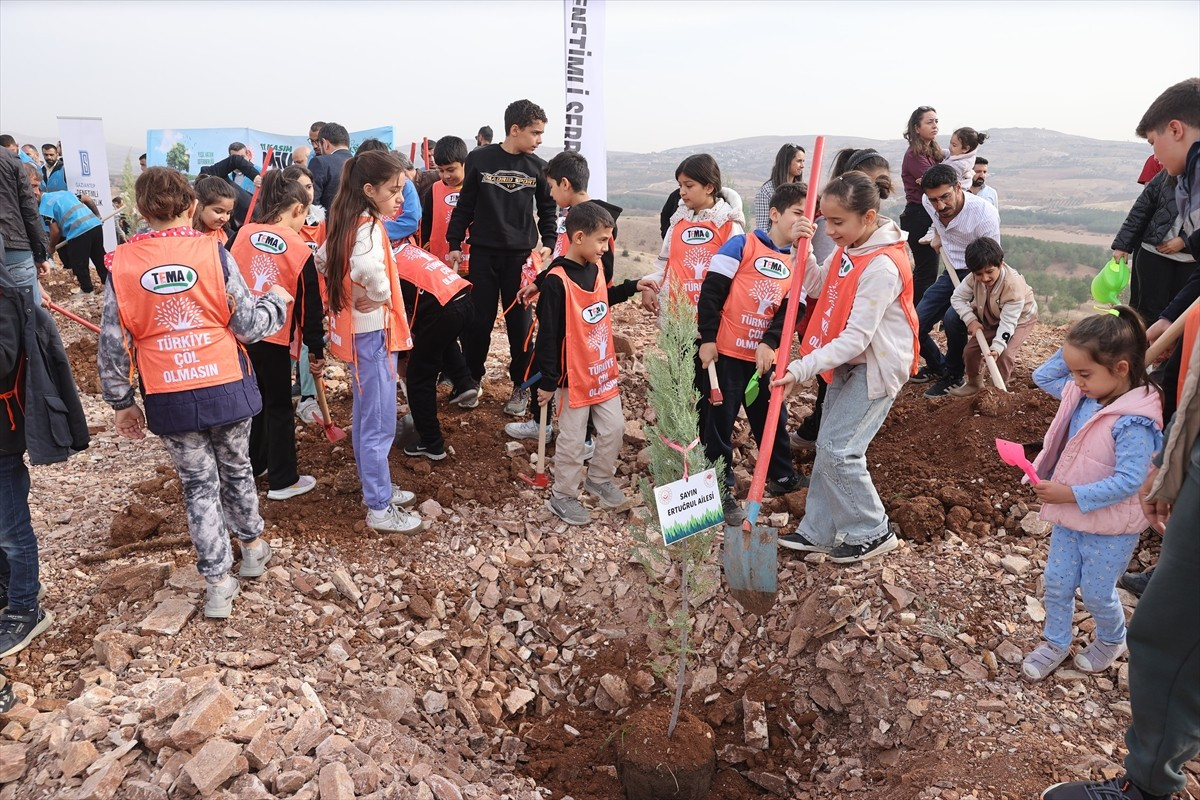 Gaziantep'te "Milli Ağaçlandırma Günü" dolayısıyla fidan dikimi yapıldı.