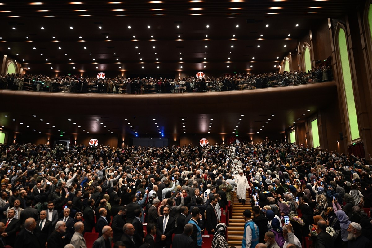 Gaziantep'te Şahinbey Kongre ve Sanat Merkezi'nde hafızlığını tamamlayan 318 öğrenci için icazet...